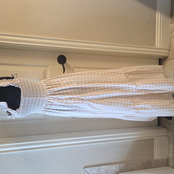 Chic Beige Checkered Maxi Dress With Pockets - Picture 16 of 16